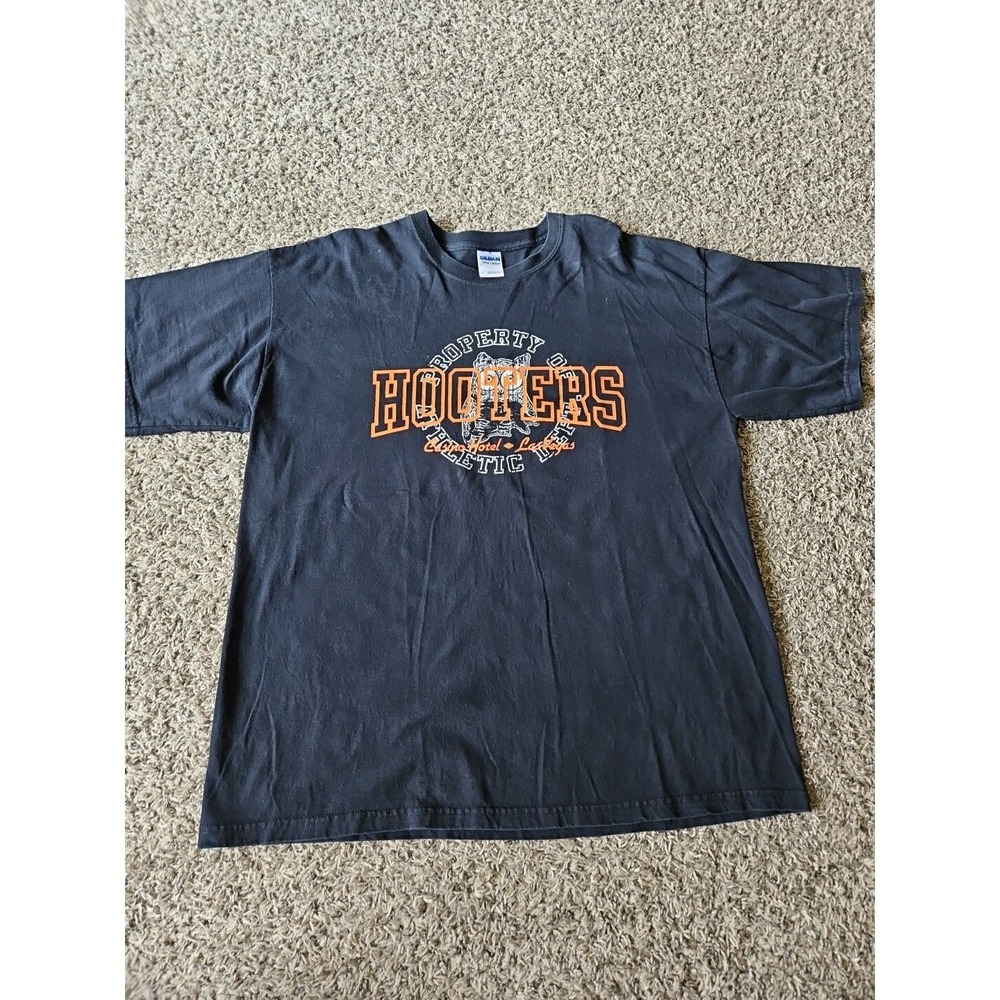 Y2K Hooters Shirt Adult XL Black VEGAS HOTEL Delightfully Tacky Yet Unrefined